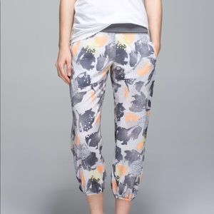Lululemon Om Pant Pants Dance size 10 Mini Art Pop